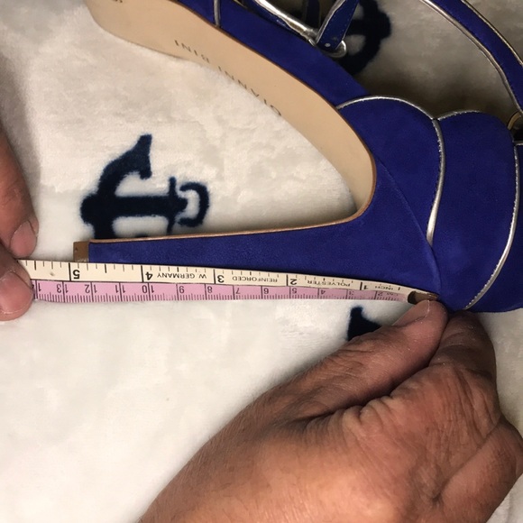 Blue Heels size 9 - Picture 6 of 6